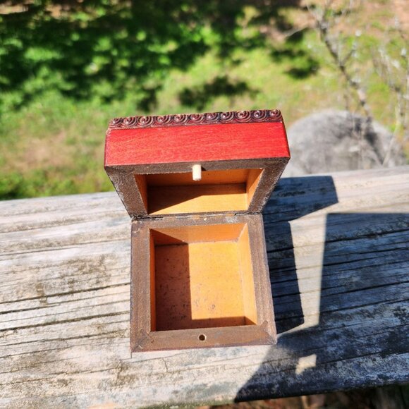 Vintage Hand Carved Wooden Polish Trinket Box With Intricate Circle & Swirl Desi - Picture 10 of 12